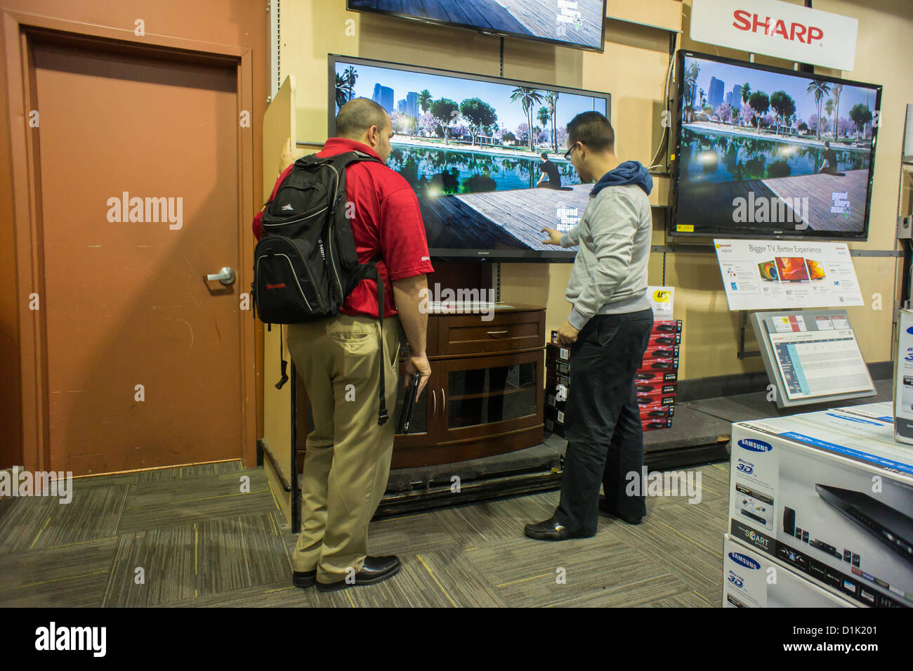 Big screen television sales hires stock photography and images Alamy