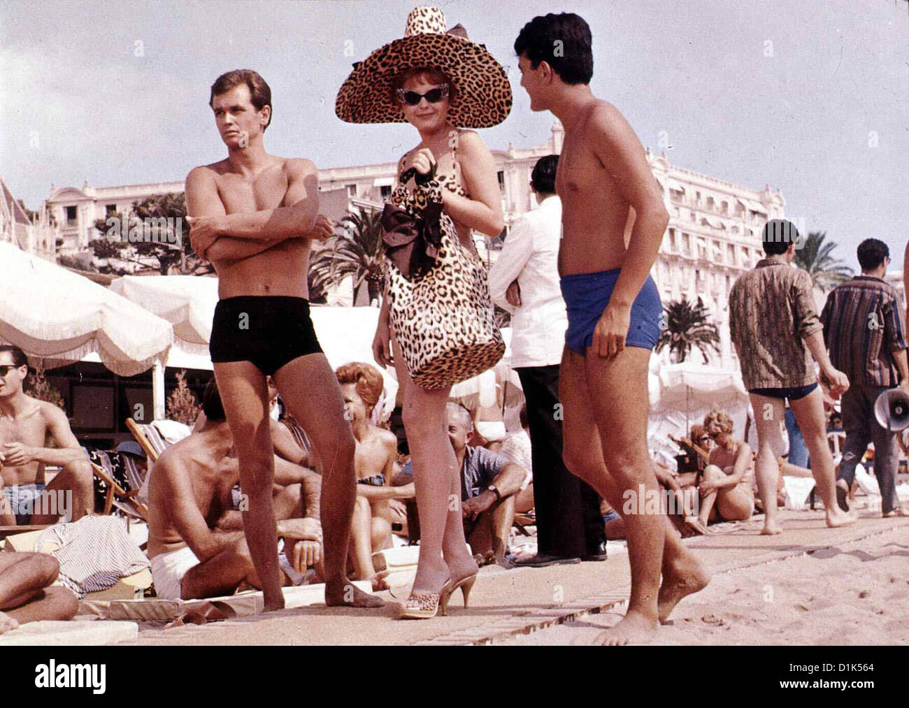 Champagner In Paris!  Bon Voyage!  Jane Wyman Im todschicken Raubtier-Look erregt Kate (Jane Wyman) - wen wundert's - die Stock Photo