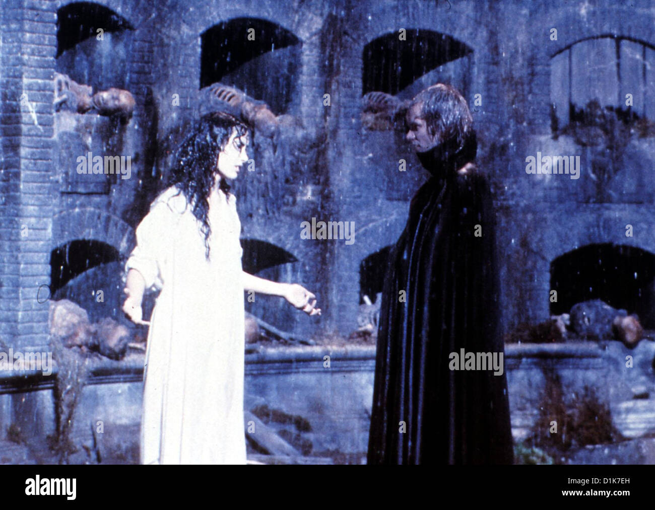 Frankensteins Braut Bride Frankenstein Jennifer Beals, Sting Baron  Frankenstein (Sting) bastelt fuer seine Kreatur Victor Stock Photo - Alamy, image size:1300x1013