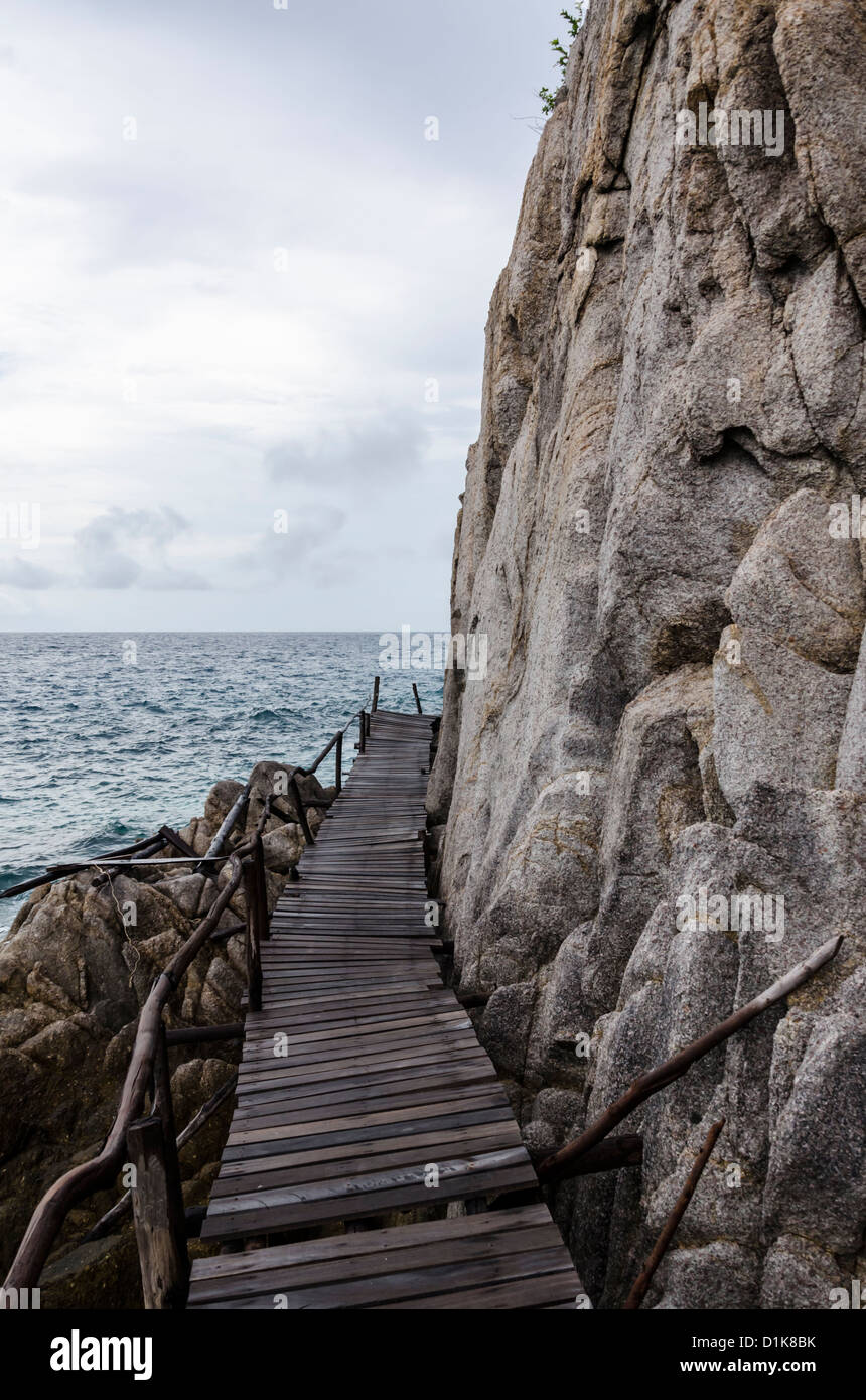 Rickety scenic boardwalk next to cliff and Gulf of Thailand on Ko Nang Yuan in southern Thailand Stock Photo