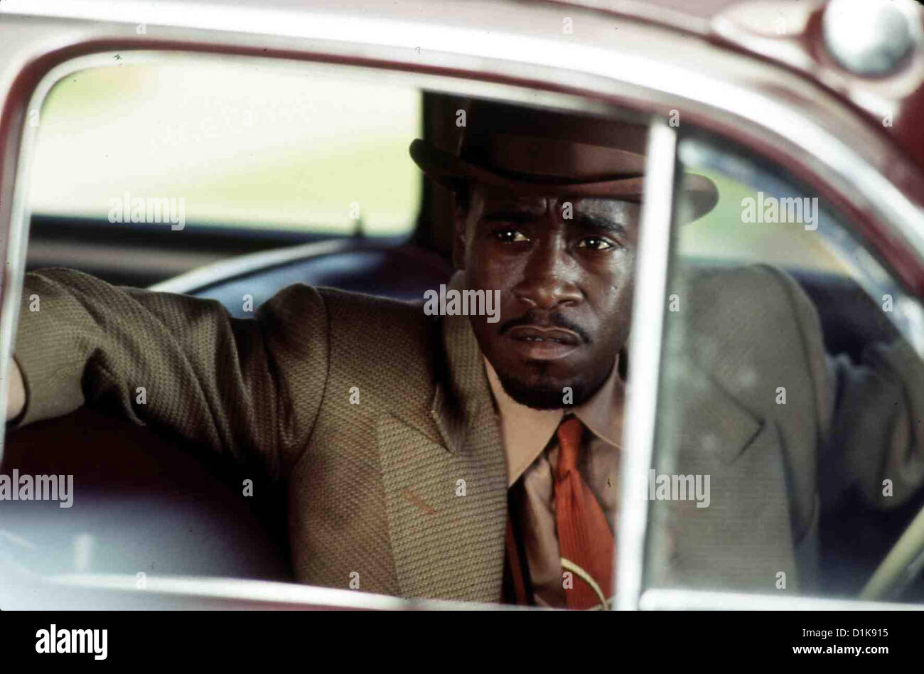 Teufel In Blau Devil In Blue Dress Don Cheadle Hilfe bekommt Easy von  seinem Freund Mouse (Don Cheadle). *** Local Caption Stock Photo - Alamy