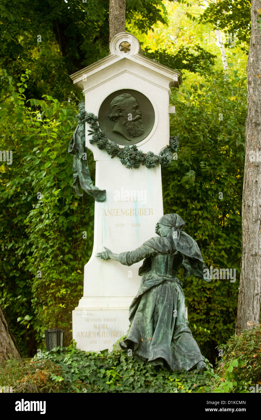 Österreich, Wien XI, Zentralfriedhof, Ehrengrab des Schriftstellers Ludwig Anzengruber Stock Photo