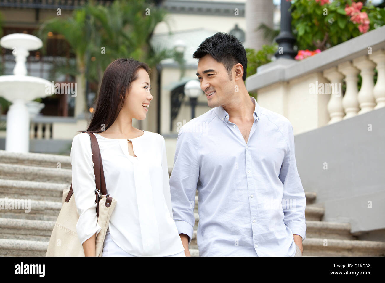 Romantic young couple travelling in Hong Kong Stock Photo - Alamy
