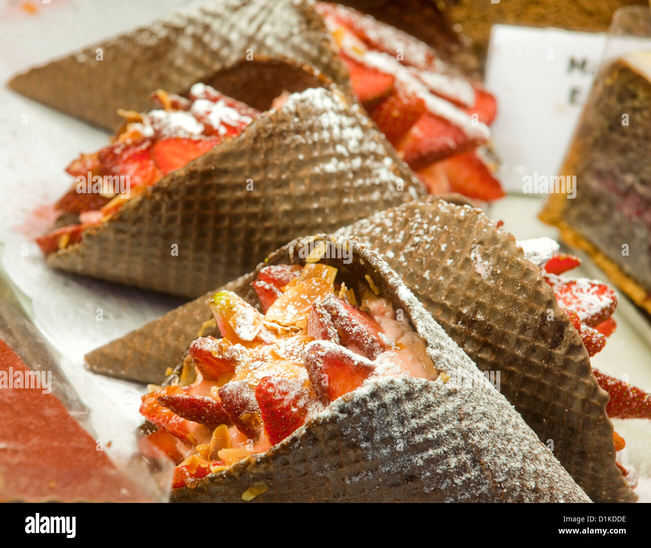 Österrreich, Wien 9, Währinger Strafle 68, Cafe Weimar, Erdbeerstanitzel. Stock Photo