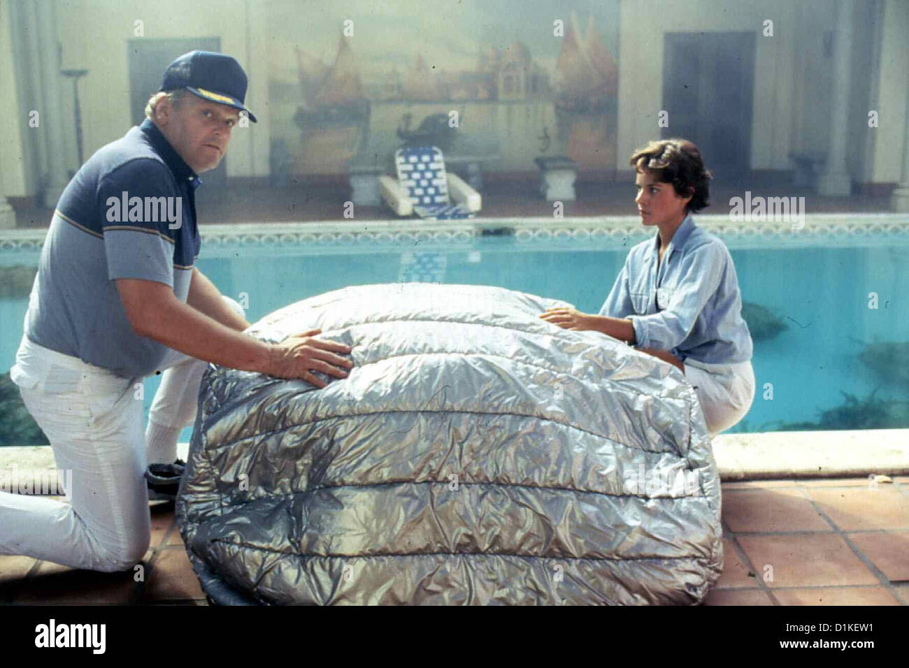 Cocoon Cocoon Brian Dennehy Tahnee Welch Eine Gruppe Ausserirdischer Nimmt Menschliche Gestalt Und Birgt Seltsame Kokons Aus Stock Photo Alamy