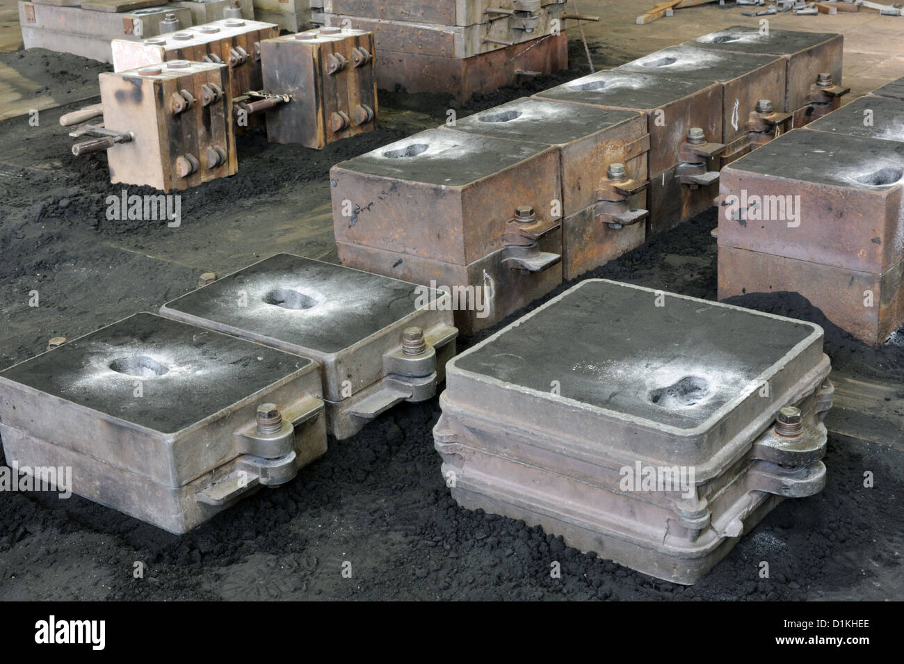Metal casting molds hi-res stock photography and images - Alamy