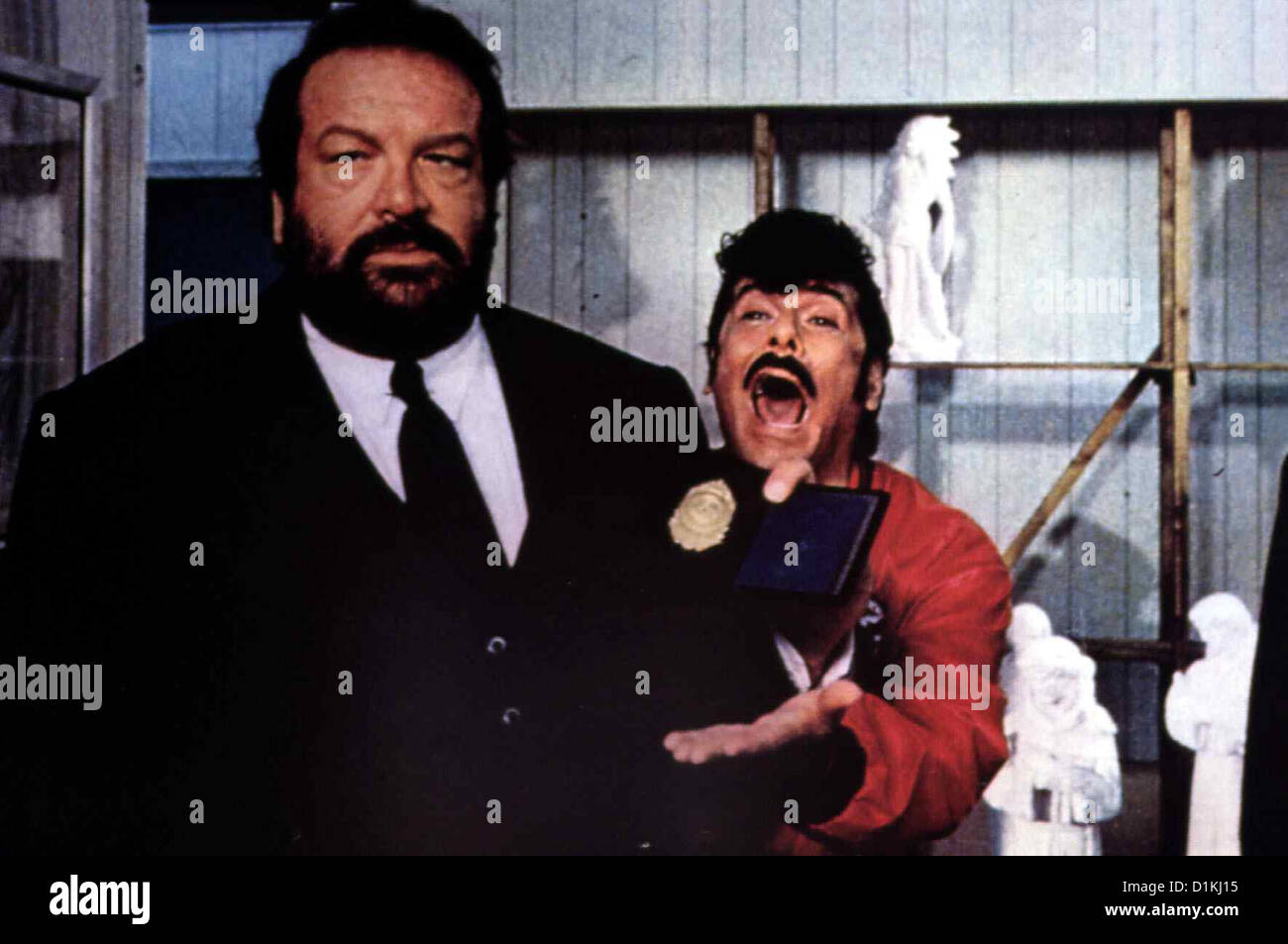 Bud, Der Ganovenschreck Cane E Gatto Bud Spencer, Tomas Milan  Super-Polizist Alan Parker (Bud Spencer,l) jagt Tony Roma Stock Photo -  Alamy