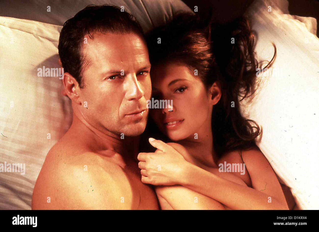Color Night  Color Night  Bruce Willis, Jane March Bill (Bruce Willis) kann die Liebesstunden mit Rose (Jane March) nicht so Stock Photo