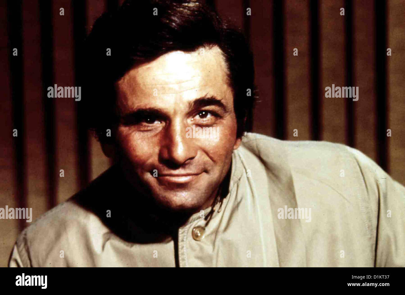 Columbo: Schwanengesang Columbo: Swan Song Lt. Columbo (Peter Falk) ***  Local Caption *** 1974 MCA Stock Photo - Alamy