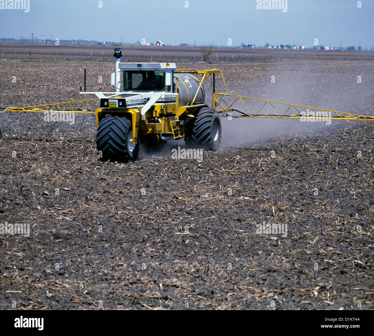 FLOATER SPRAYER SPRAYING HERBICIDE / ILLINOIS Stock Photo