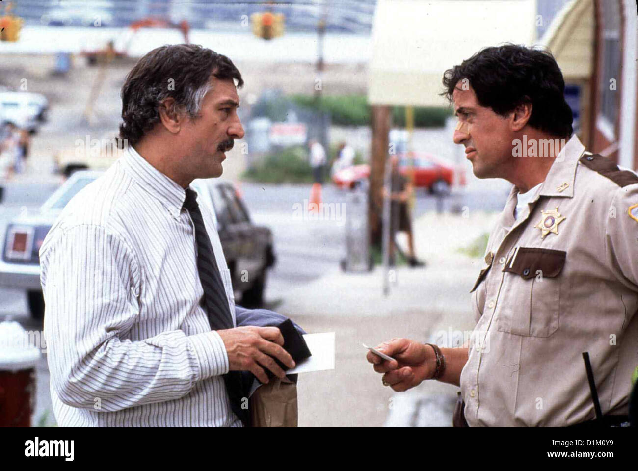 Cop Land  Cop Land  Robert De Niro), Sylvester Stallone Moe Tilden (Robert De Niro,l) ist fuer interne Ermittlungen bei der Stock Photo