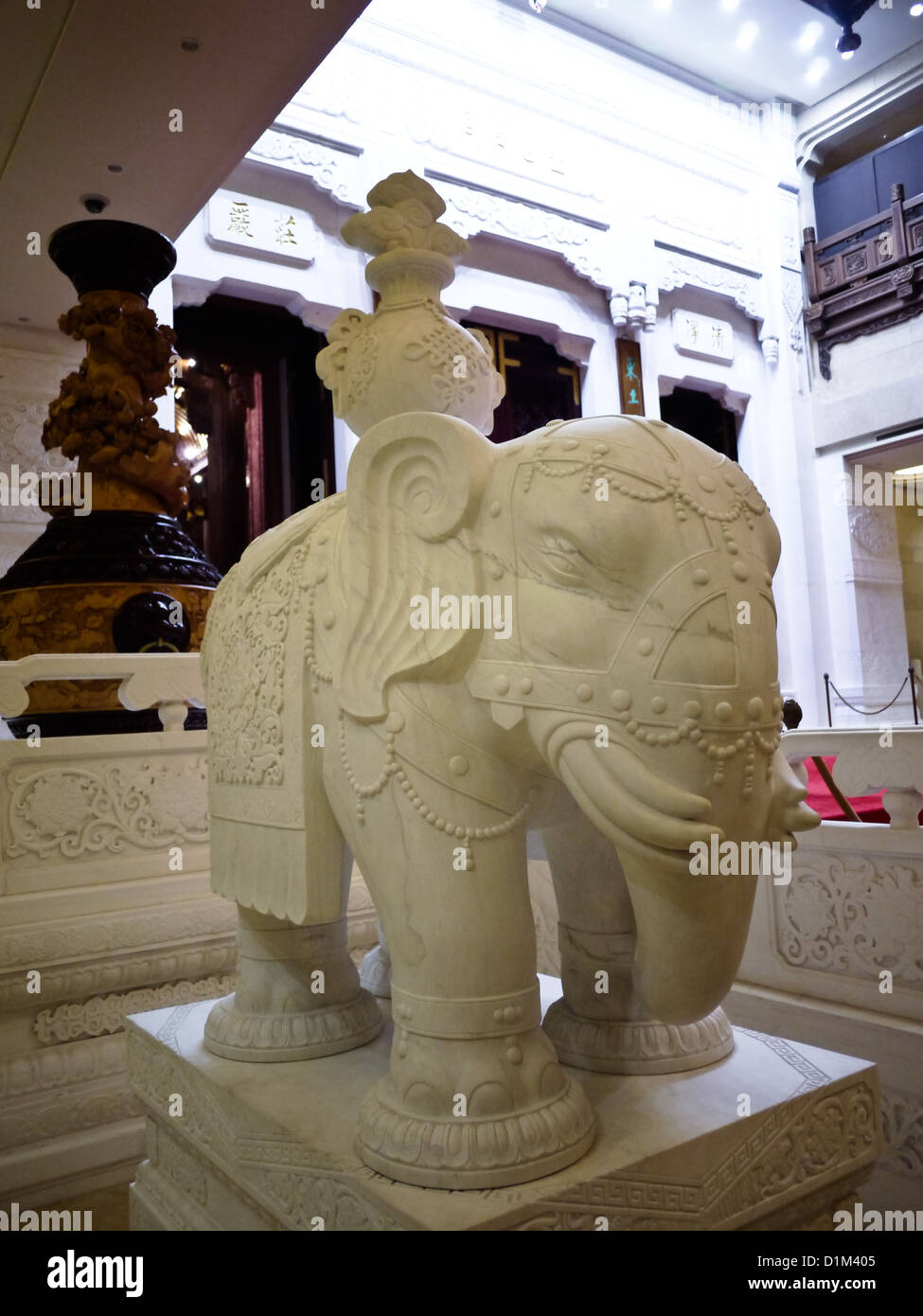 white elephant Buddhism temple Stock Photo Alamy