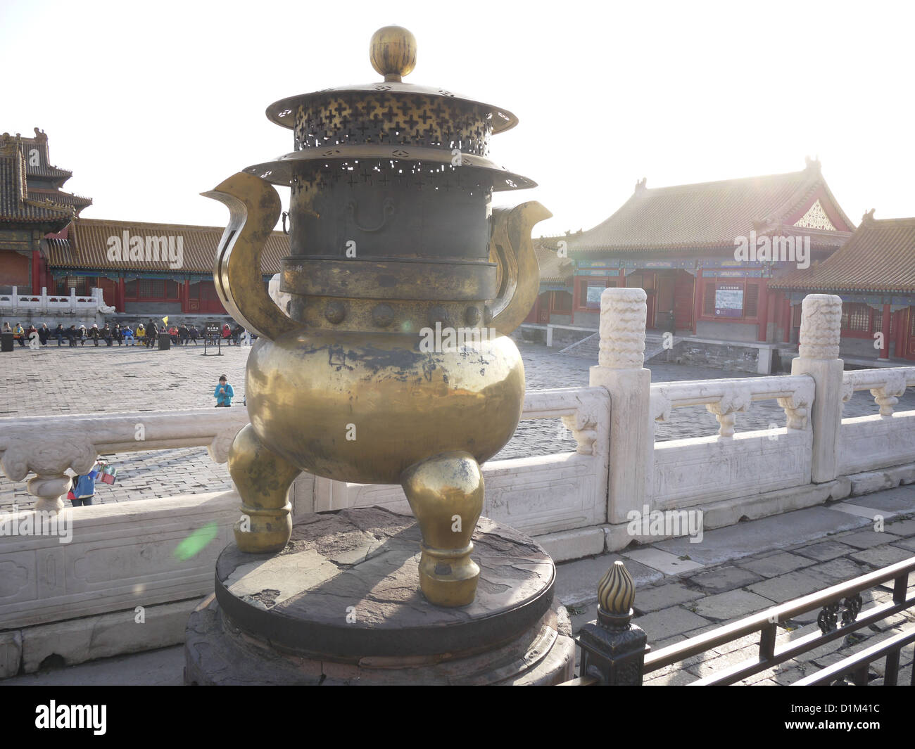 chinese incense builder forbidden city Stock Photo Alamy