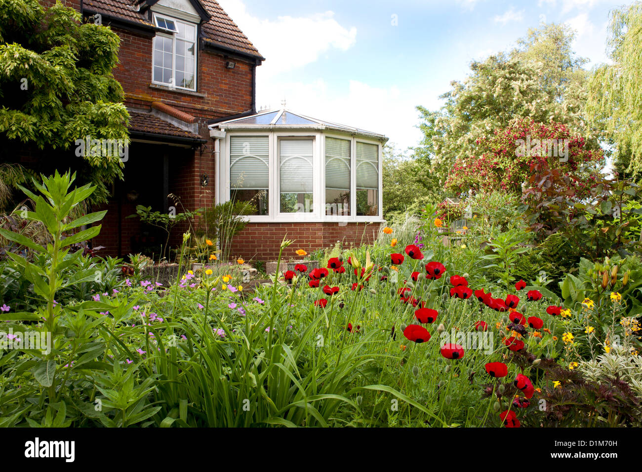 Cottage garden borders hi-res stock photography and images - Alamy