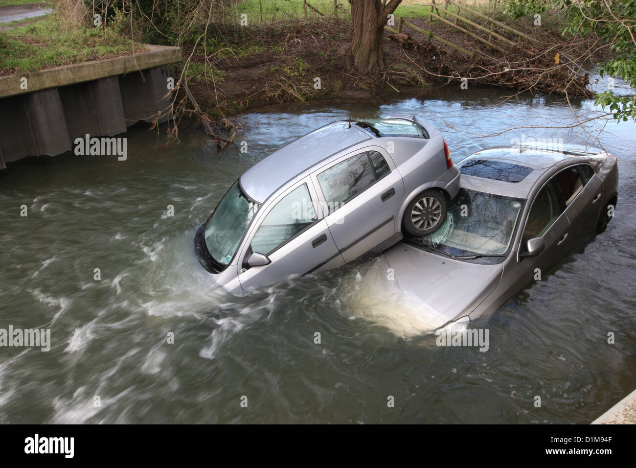 TWO CARS STUCK IN THE RIVER CAM,IN HINXTON,ESSEX,AFTER THEY DROVE