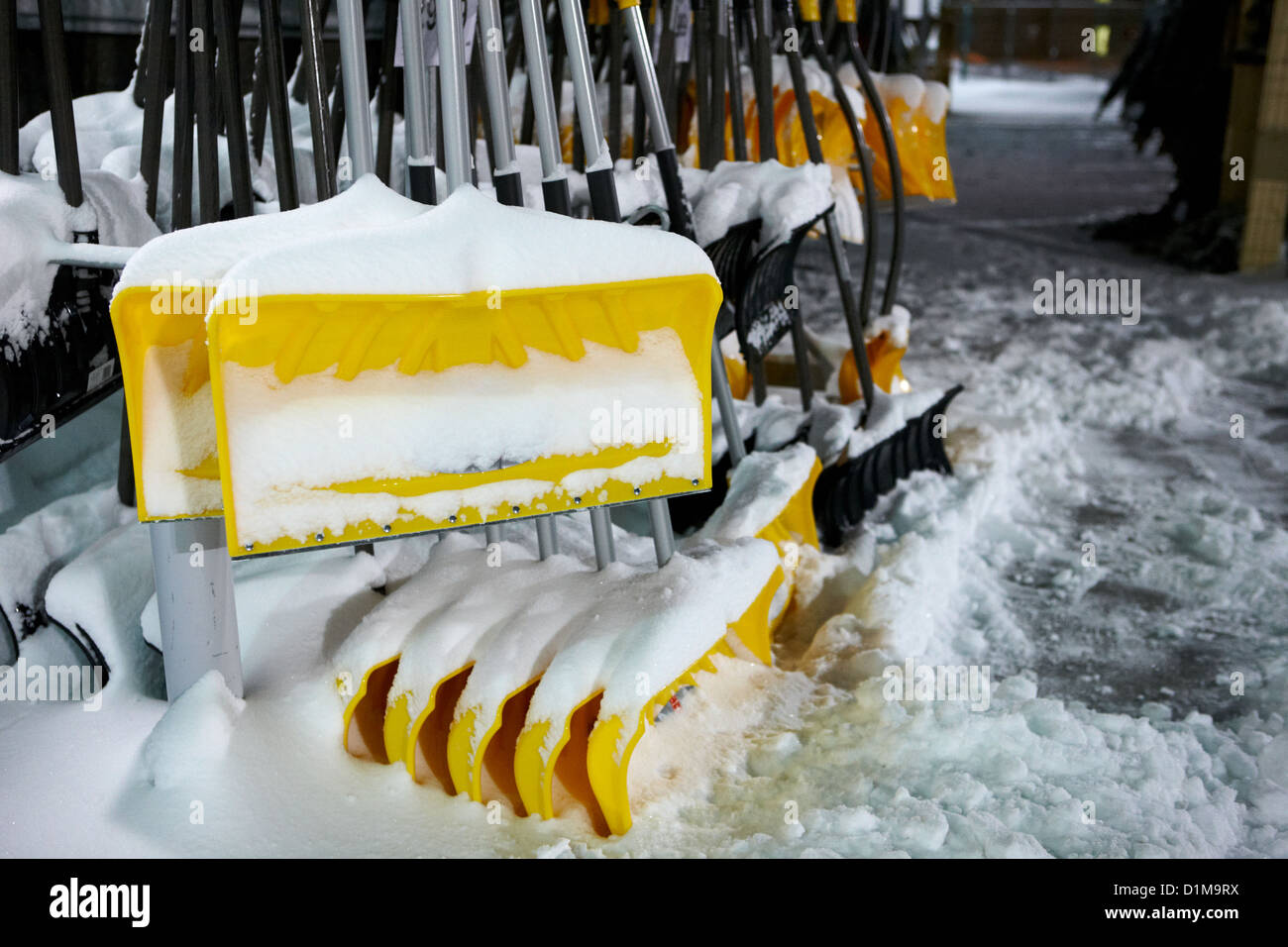 Shovels hires stock photography and images Alamy