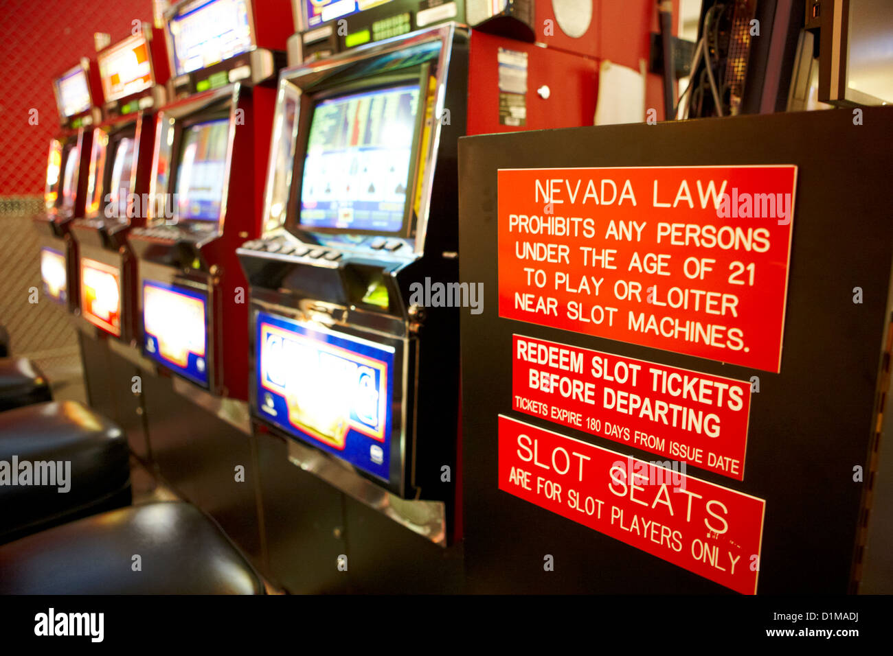 Las vegas airport slot machines hi-res stock photography and images - Alamy