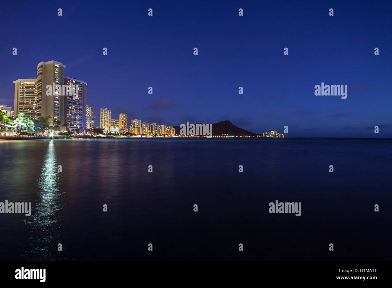 Waikiki Beach Honolulu Hawaii resort hotels and diamond head peak at ...