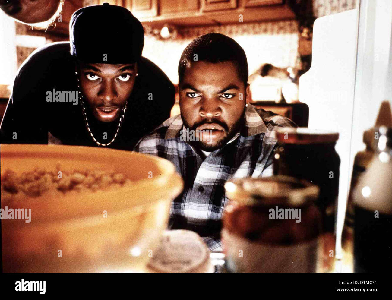 Friday  Friday  Chris Tucker, Ice Cube Nachdem Craig (Ice Cube, r) seinen Job verloren hat, trifft er sich mit seinem Freund Stock Photo