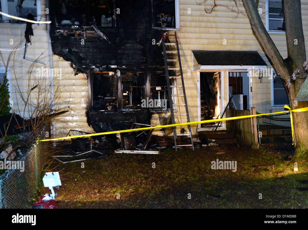 Maryland, USA. 28th December 2012. 1 elderly woman  is dead and 2 are seriously injured and 4 are left homeless after a fire raged through townhouse on Laurel Hill Rd in Greenbelt, Maryland Stock Photo