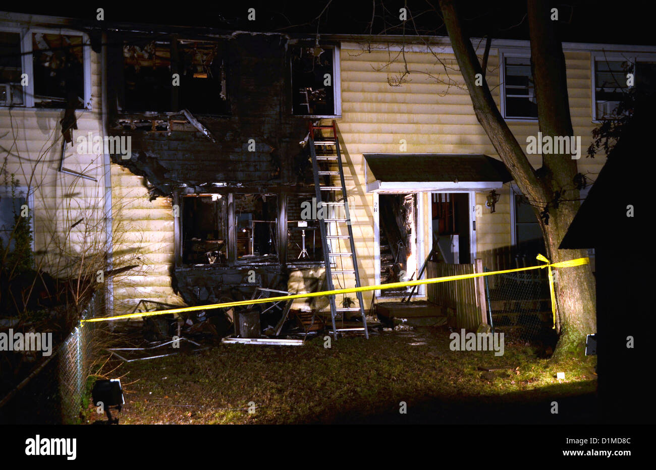 Maryland, USA. 28th December 2012. 1 elderly woman  is dead and 2 are serously injured and 4 are left homeless after a fire raged through townhouse on Laurel Hill Rd in Greenbelt, Maryland Stock Photo