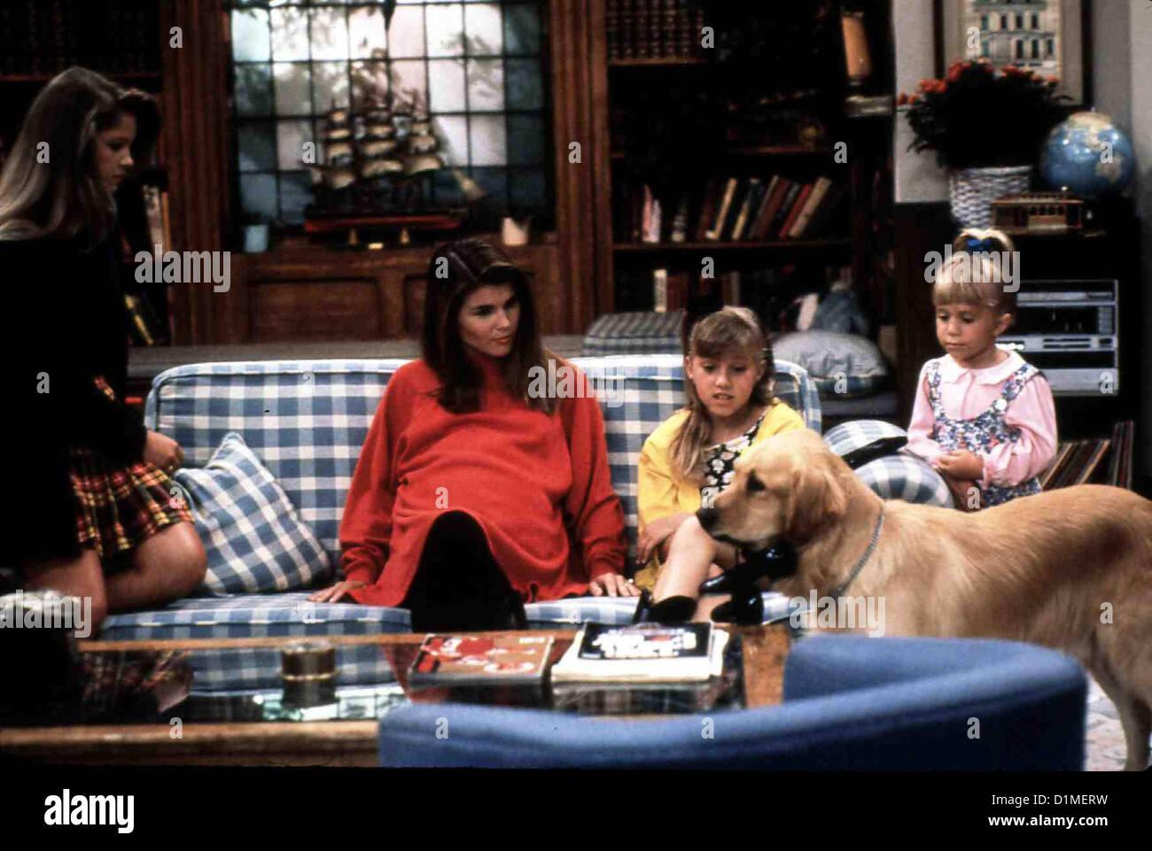 Full House  Full House (Year 1)  ?, Lori Loughlin, ?, Mary Kate Ashley Olsen *** Local Caption *** 1987 Warner Bros. Stock Photo