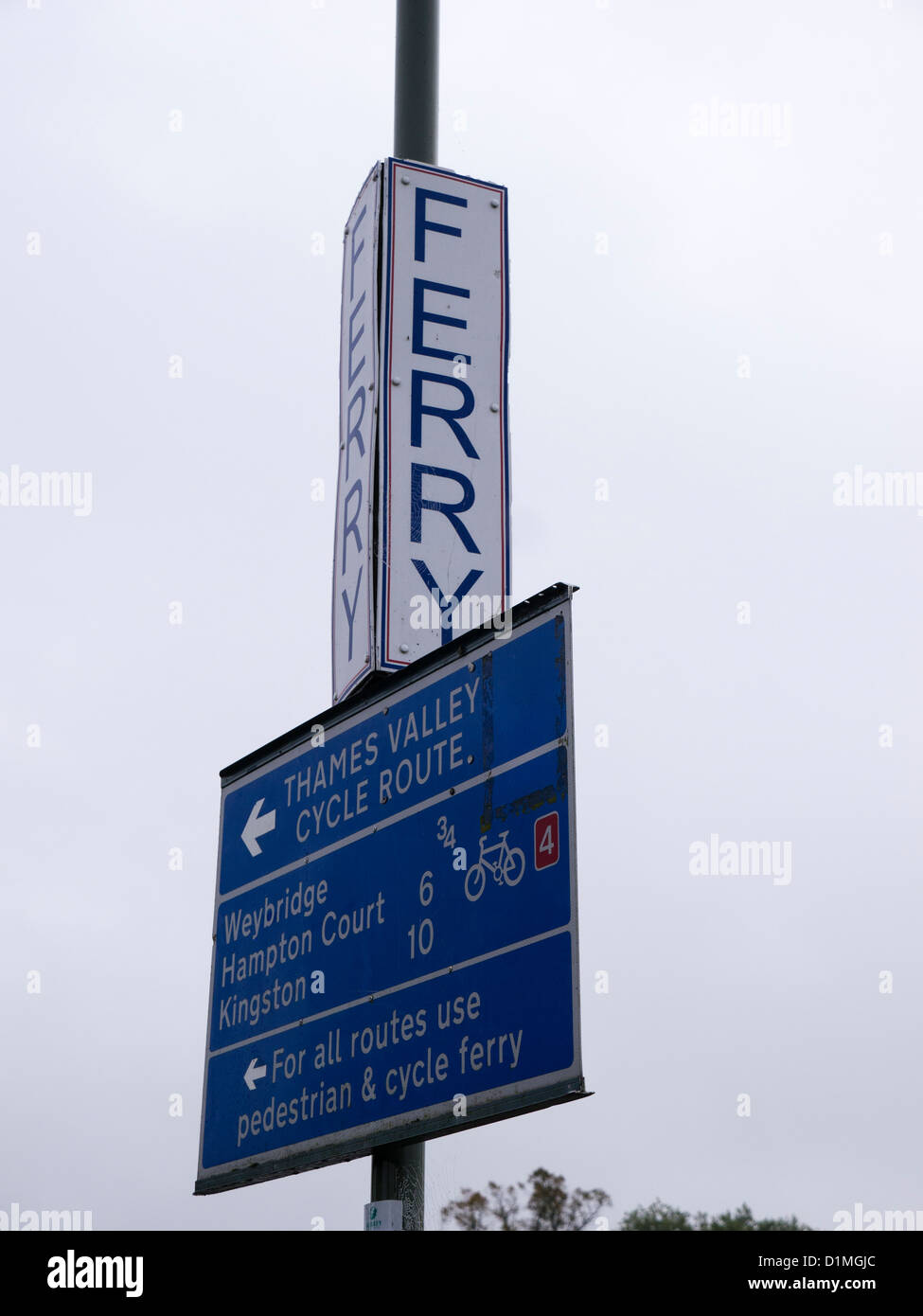 A signpost showing the Thames ferry at Shepperton and the Thames  Valley cycle route Stock Photo