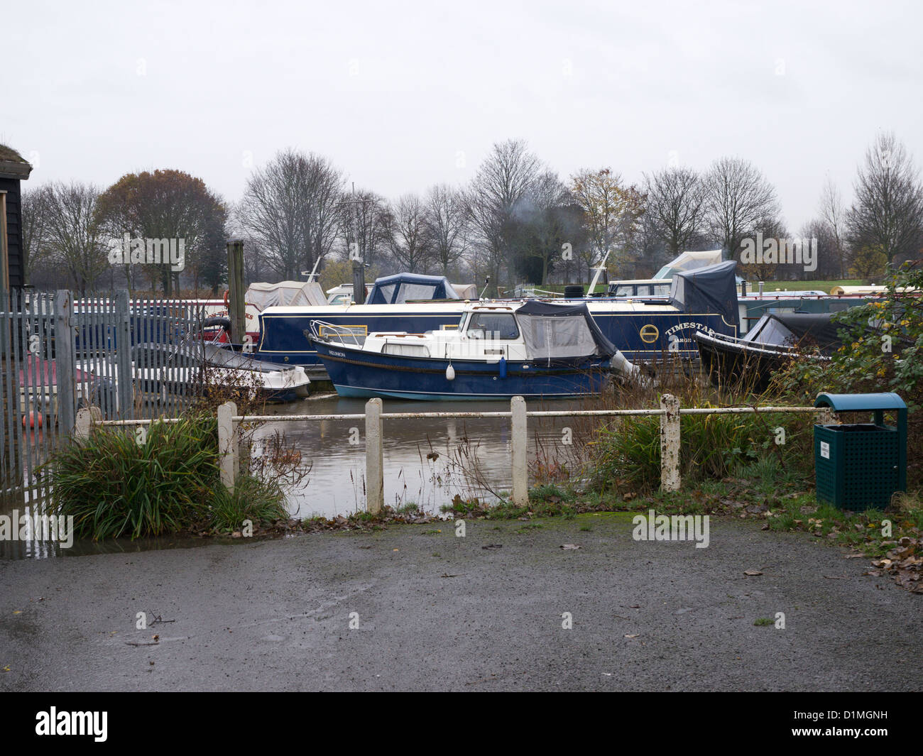 Thames ditton marina hires stock photography and images Alamy