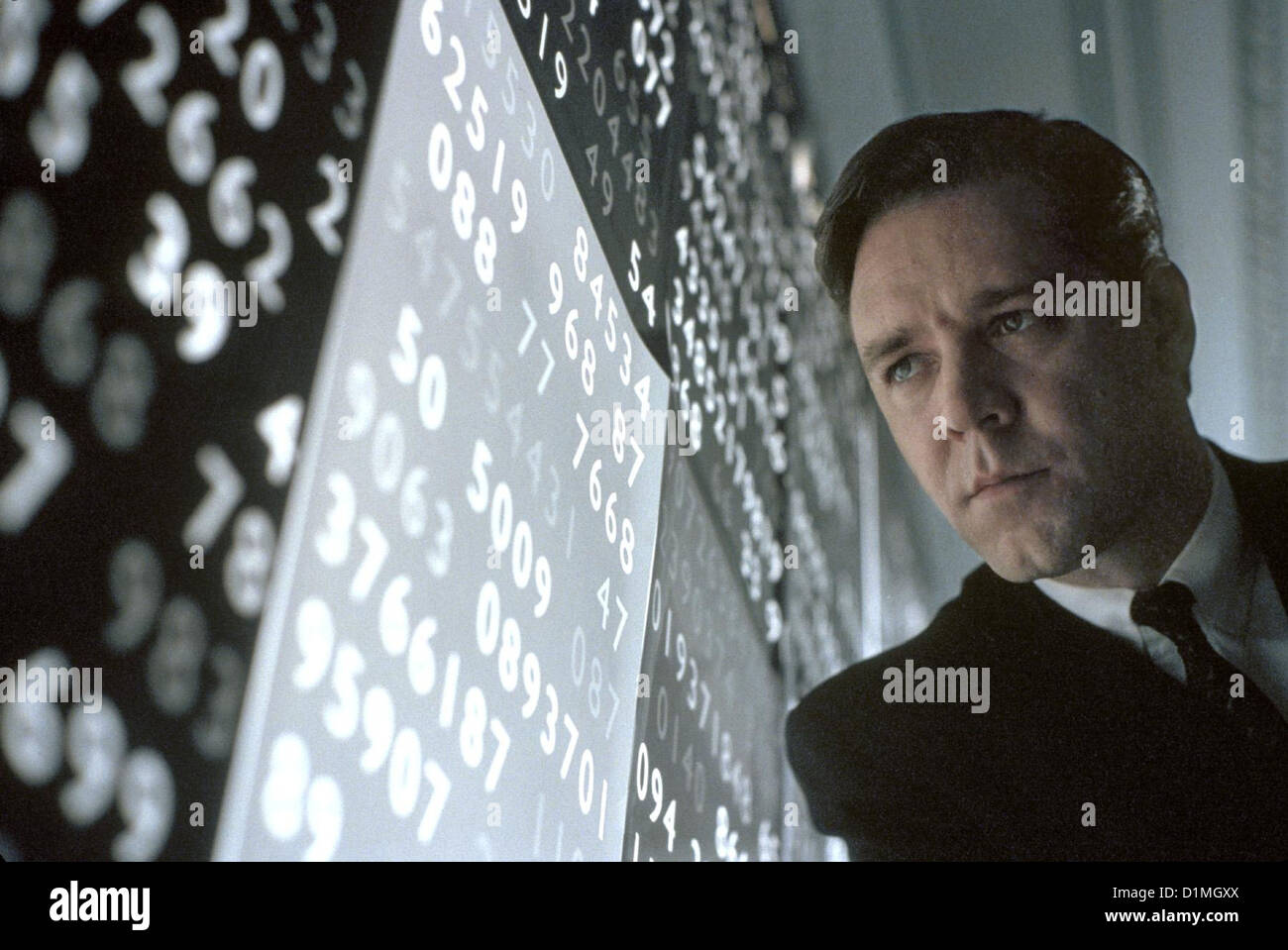 A Beautiful Mind  Beautiful Mind,  Russell Crowe John Forbes Nash Jr. (Russell Crowe) decodiert einen Geheimcode der Feinde. Stock Photo