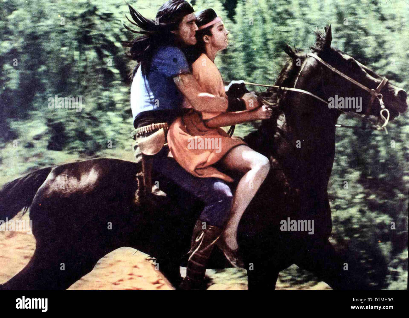 Das Letzte Kommando  Geronimo  Chuck Connors, Kamala Devi Geronimo (Chuck Connors) und seine Frau Teela (Kamala Devi) fliehen Stock Photo