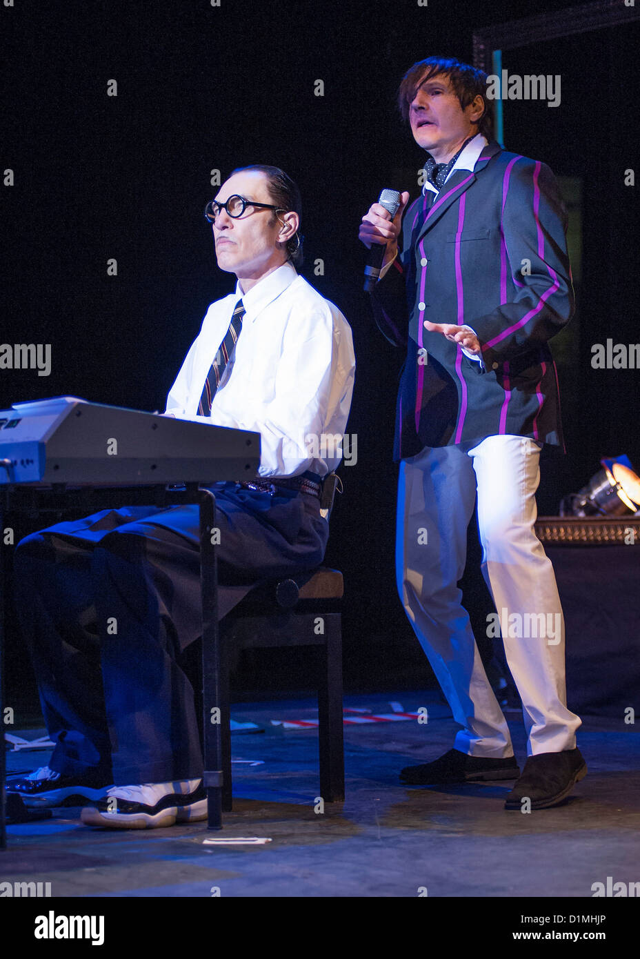 Sparks plays HMV Forum on 20/03/2009 at HMV Forum, London.  Persons pictured: Ron Mael (keyboards) and Russell Mael (vocals).. Picture by Julie Edwards Stock Photo