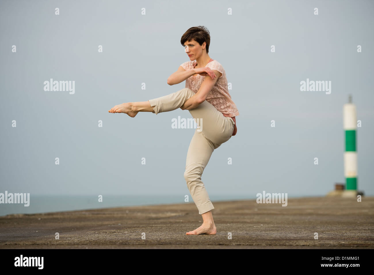 Dancer Lara Ward. Dancing outdoors dance site specific performance on location choreography uk Stock Photo