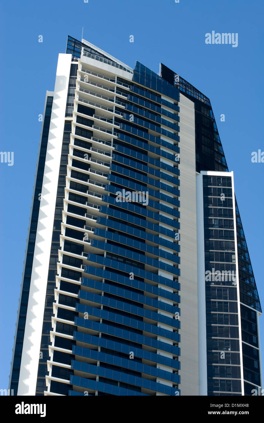 Tall apartment building hi-res stock photography and images - Alamy