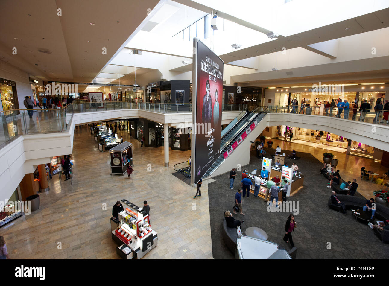 Shopping mall interior usa hi-res stock photography and images - Alamy