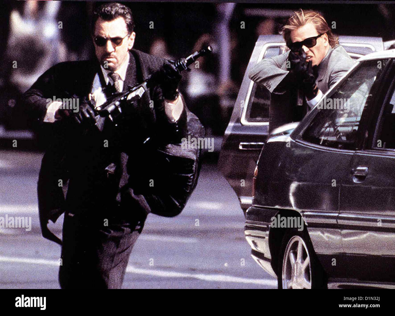 Heat Heat Robert De Niro, Val Kilmer McCauley (Robert De Niro,l) ist ein gesuchter Spitzengangster. Gemeinsam mit Chris Stock Photo