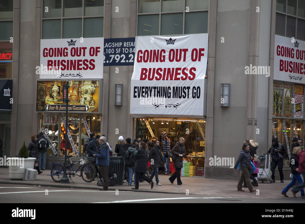 Store on 5th Ave in NYC with large Going Out of Business banners trying to sell off merchandise Stock Photo