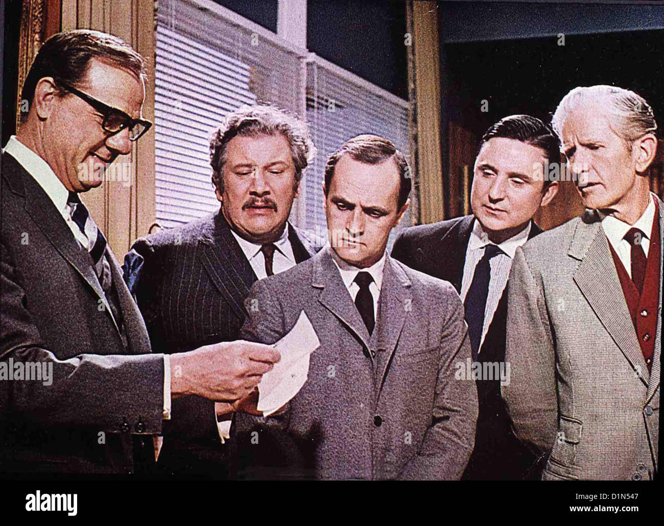 Das Millionending  Hot Millions  Karl Malden, Peter Ustinov, William C. Gnatpole, ?, ? Doch Marcus' (Peter Ustinov,2vl) Stock Photo