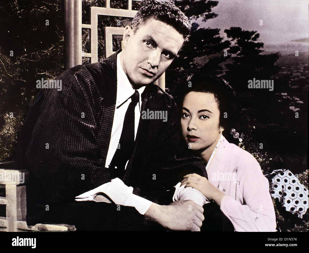 Tokio-Story  House Bamboo  Robert Stack, Shirley Yamaguchi Militärpolizist Eddie Kenner (Robert Stack) zieht bei der Witwe Stock Photo