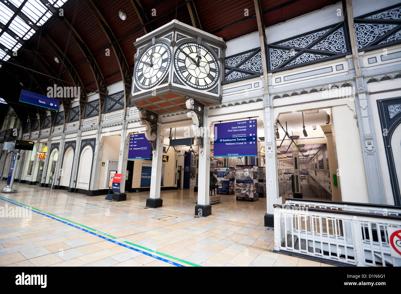 Paddington station clock hires stock photography and images Alamy