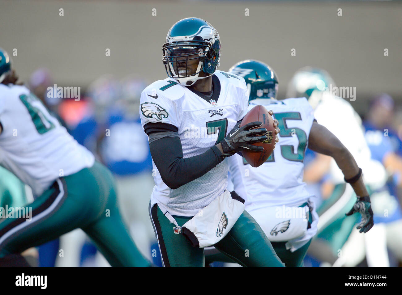 New Jersey, USA. 30 December 2012: Philadelphia Eagles quarterback Michael Vick (7) during a week 17 NFL matchup between the Philadelphia Eagles and New York Giants at MetLife Stadium in East Rutherford, New Jersey. Stock Photo