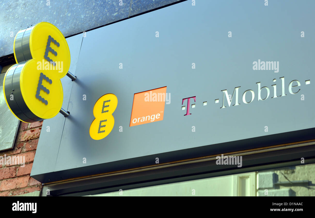 EE, Everything Everywhere Limited mobile network operator store sign Stock Photo