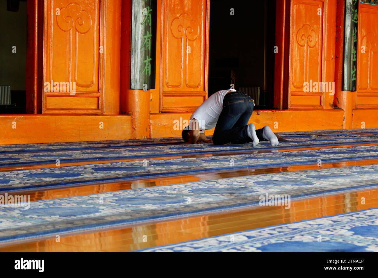 a chinese hui man prays at Xining's Great Mosque serves its resident Hui Muslim community, china Stock Photo