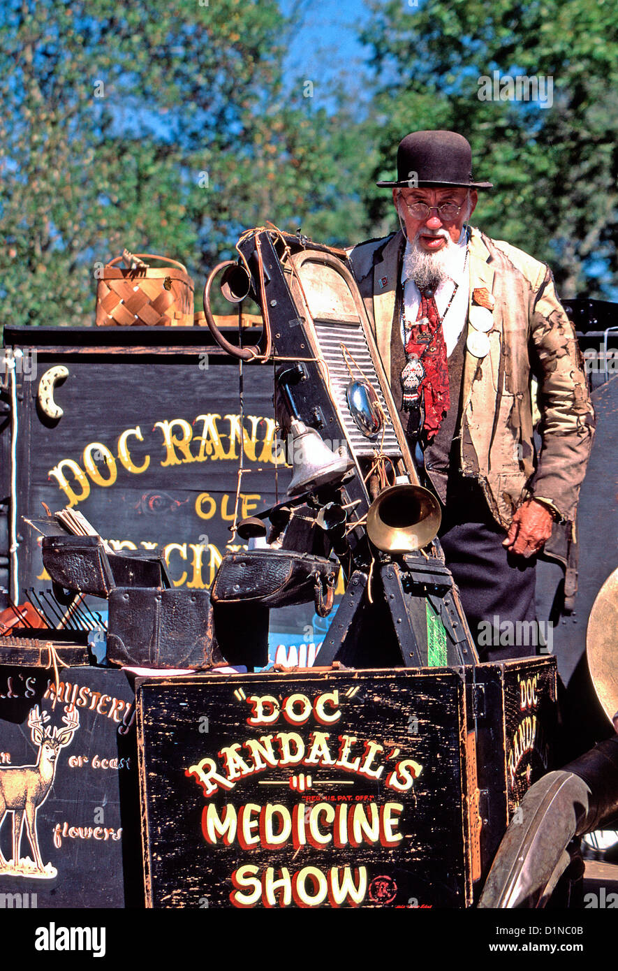 Doc Randall S Medicine Show At The The Museum Of Appalachia Tennessee Stock Photo Alamy