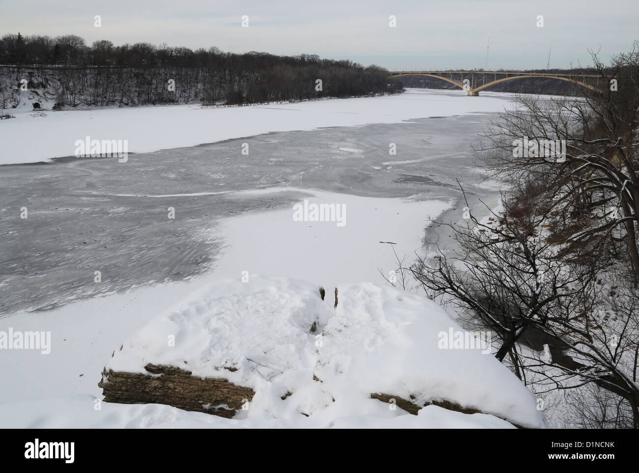 Mississippi river bridge st hi-res stock photography and images - Alamy