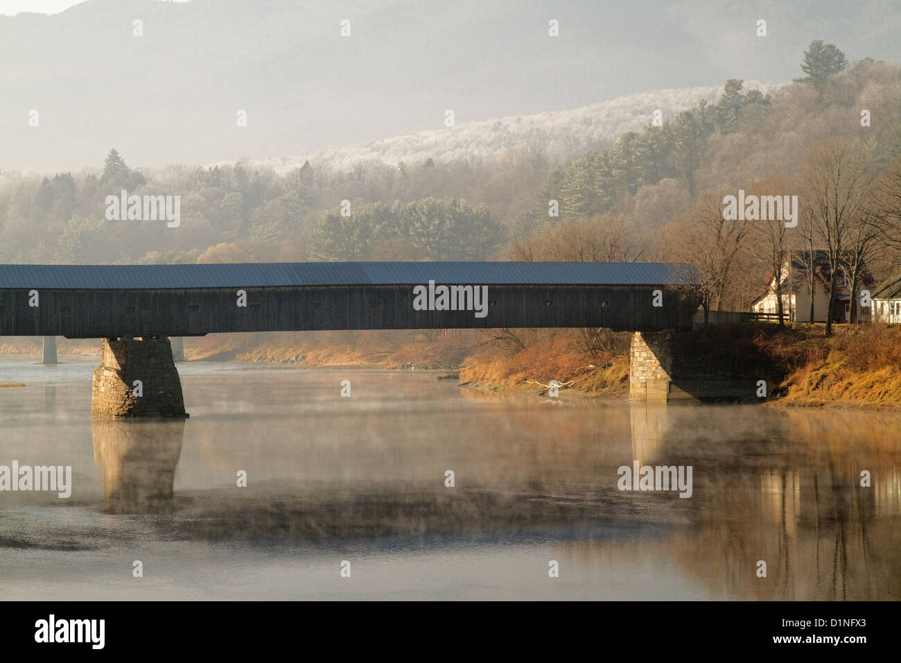 Windsor Cornish covered wooden bridge over the Connecticut river, New Hampshire, Vermont, makes a nice winter scene. Stock Photo