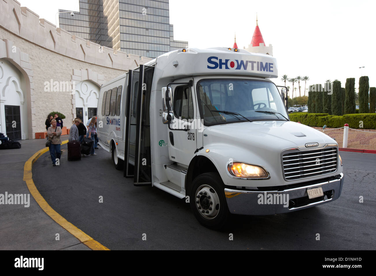 showtime airport shuttle doing an early morning pickup from a Las Vegas hotel Nevada USA Stock Photo