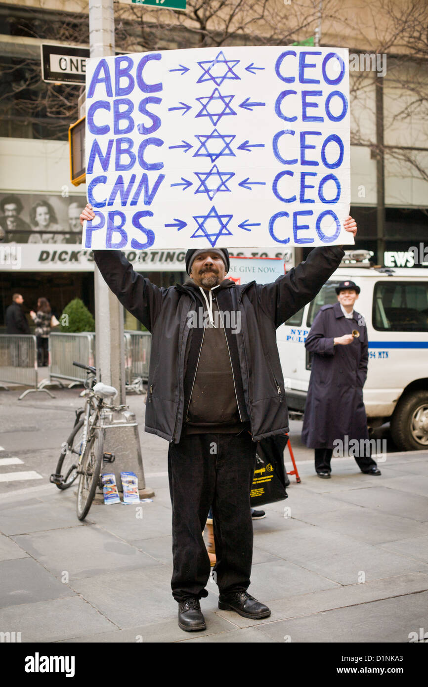 An anti-Semite protests at Rockefeller Center, Manhattan, New York City Stock Photo