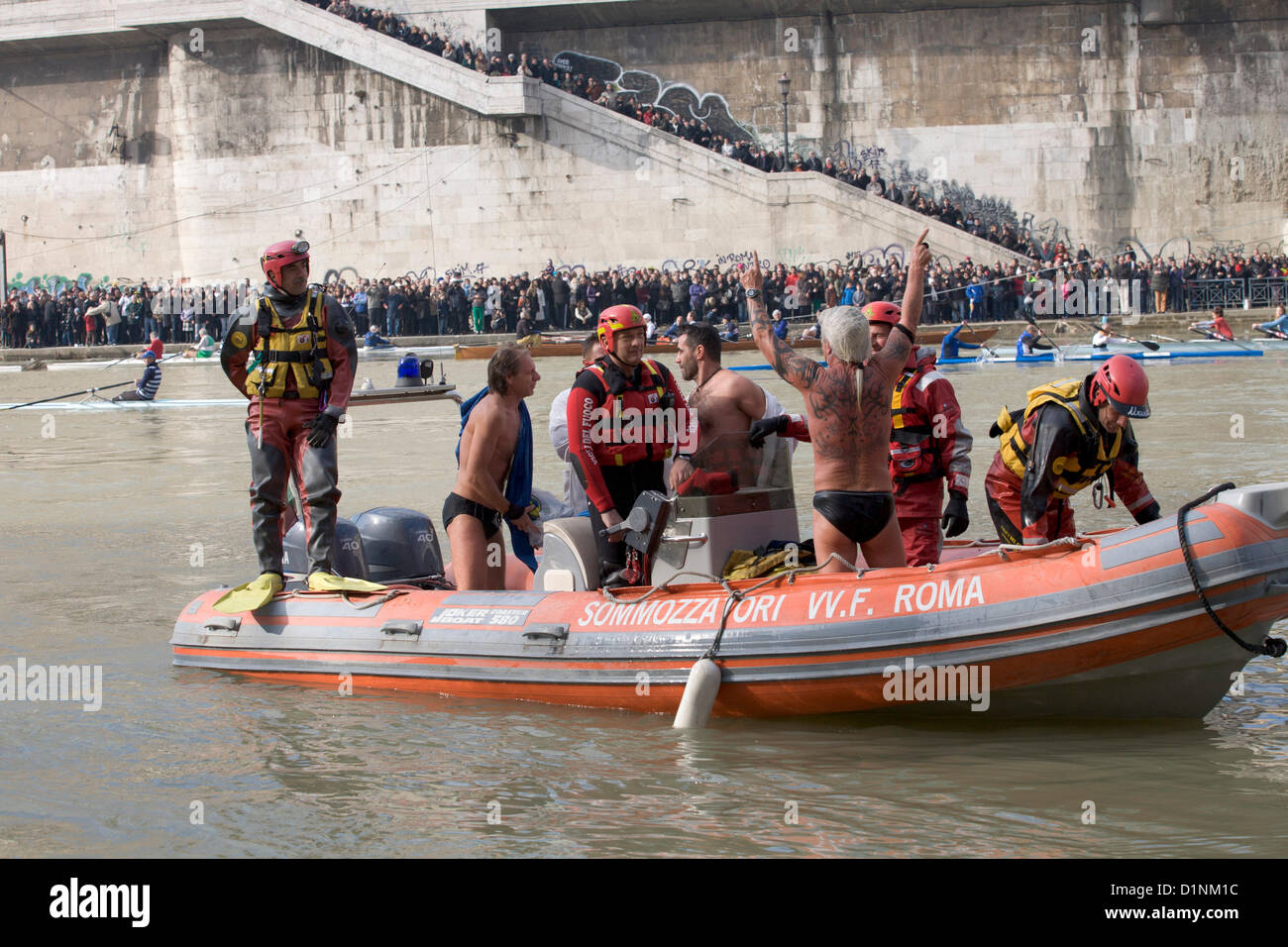 Italian Divers Rescue Status of Other Passengers