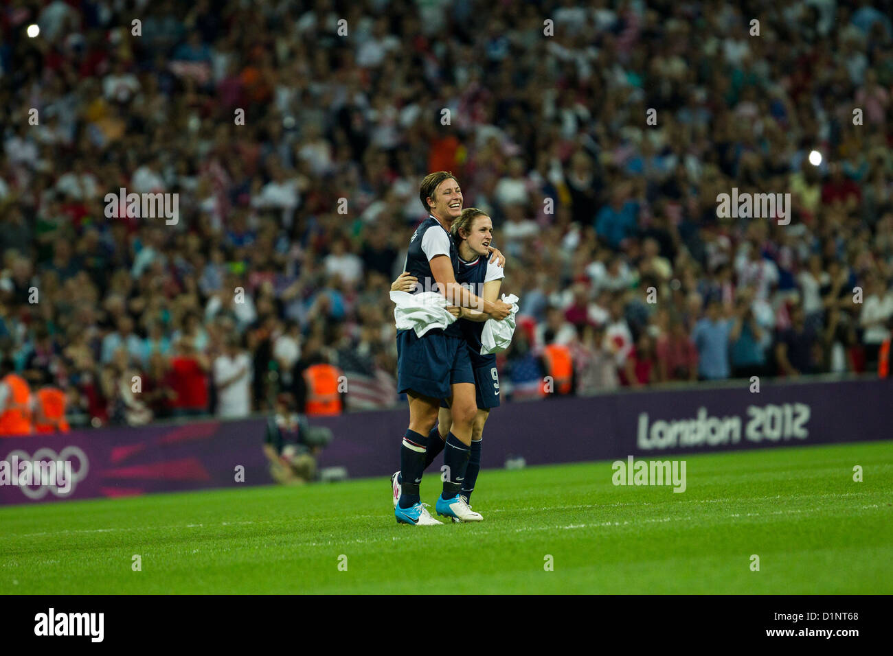 Abby Wambach (USA), - Heather O'Reilly (USA)-USA wins gold over Japan in Women's Football (soccer) at the Olympic Summer Games Stock Photo