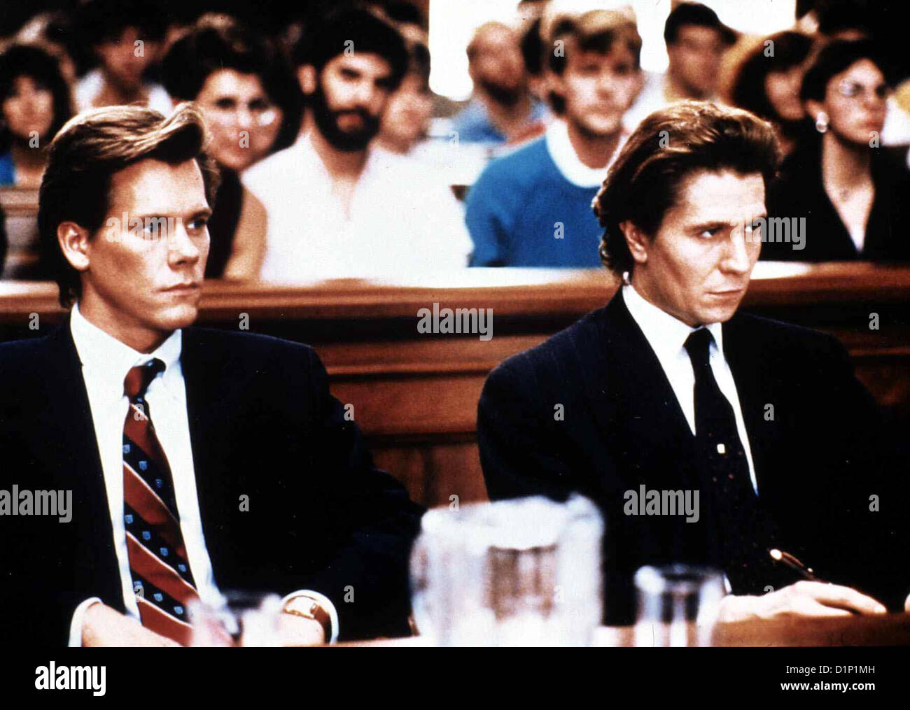 Der Frauenmörder  Criminal Law  Kevin Bacon, Gary Oldman Der reiche Martin Thiel (Kevin Bacon,l) ist wegen Mordes angeklagt. Stock Photo